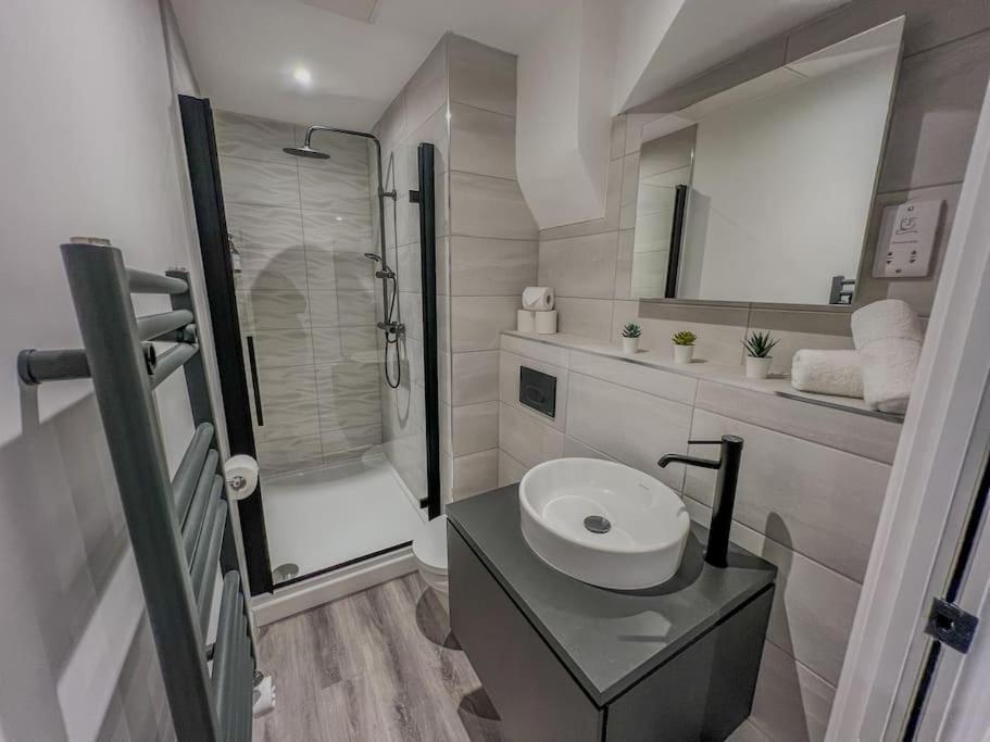 Orange Rentals-High Spec, Midnight Suite, Sleeps 4-Pets Welcome! リヴァプール エクステリア 写真
